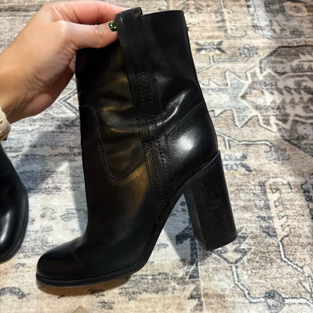 Kate spade baise black Leather heeled boots size 8